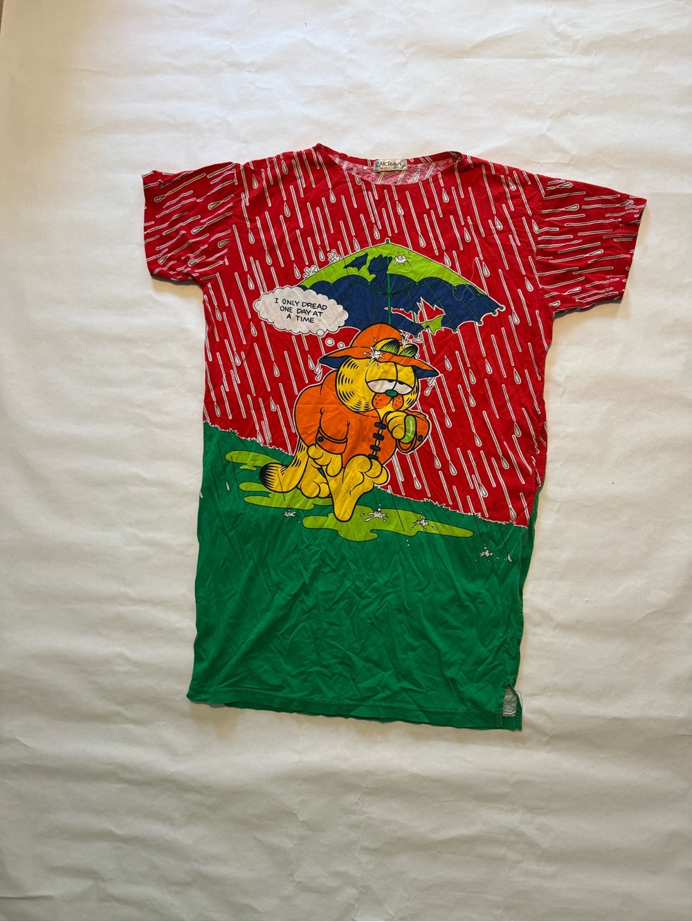 Garfield Rainy Day Graphic Kids Tee - Red & Green